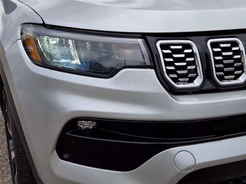 Certified 2025 Jeep Compass Limited AWD/4WD image 6