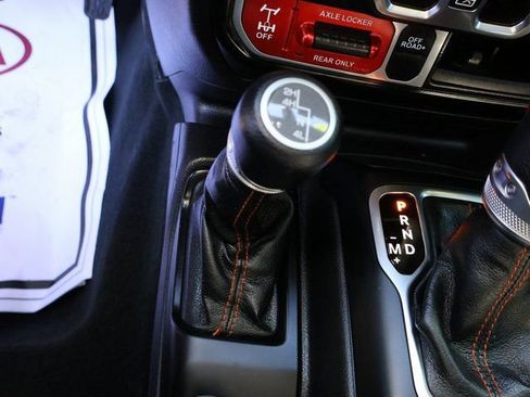 Used 2023 Jeep Gladiator Mojave w/ Cold Weather Group image 33