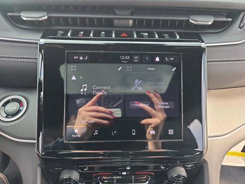 New 2025 Jeep Grand Cherokee Altitude image 22