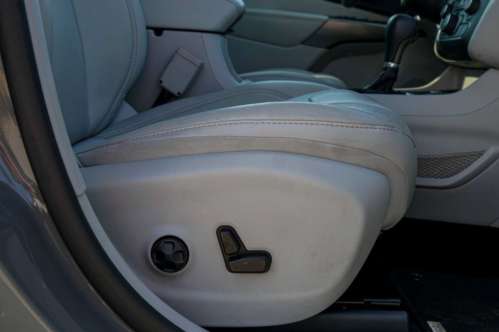 Used 2020 Jeep Cherokee Limited FWD image 27