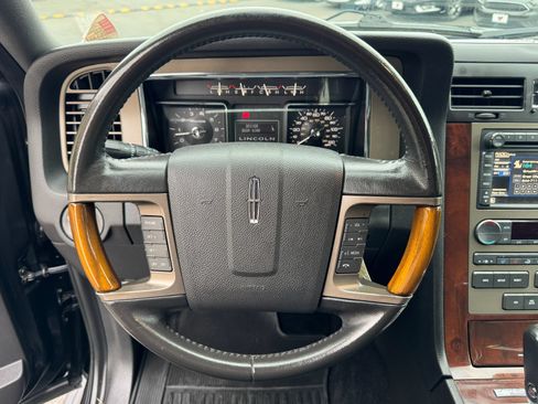 Used 2012 Lincoln Navigator L 4WD image 30
