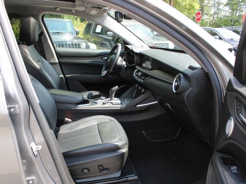Used 2020 Alfa Romeo Stelvio Ti w/ Active Blind Spot Package AWD/4WD image 32