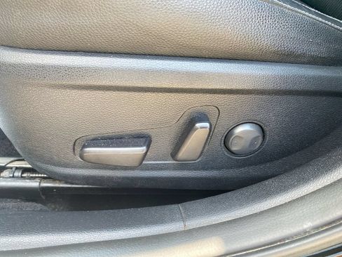 Used 2019 Kia Cadenza Premium w/ Paint Protection Package FWD image 22
