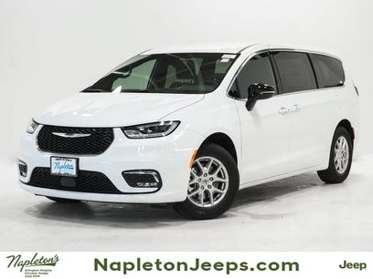 New 2026 Chrysler Pacifica Select