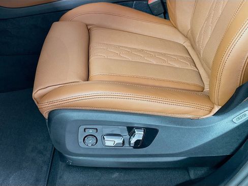 New 2026 BMW X5 M60i w/ Executive Package image 21