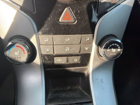 Used 2015 Chevrolet Cruze LT image 10