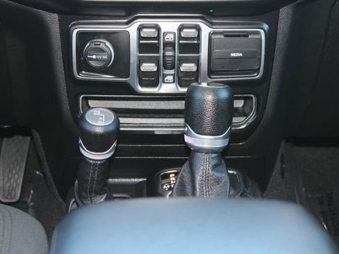 Used 2022 Jeep Gladiator Sport AWD/4WD image 21