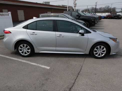 Used 2024 Toyota Corolla LE FWD image 2