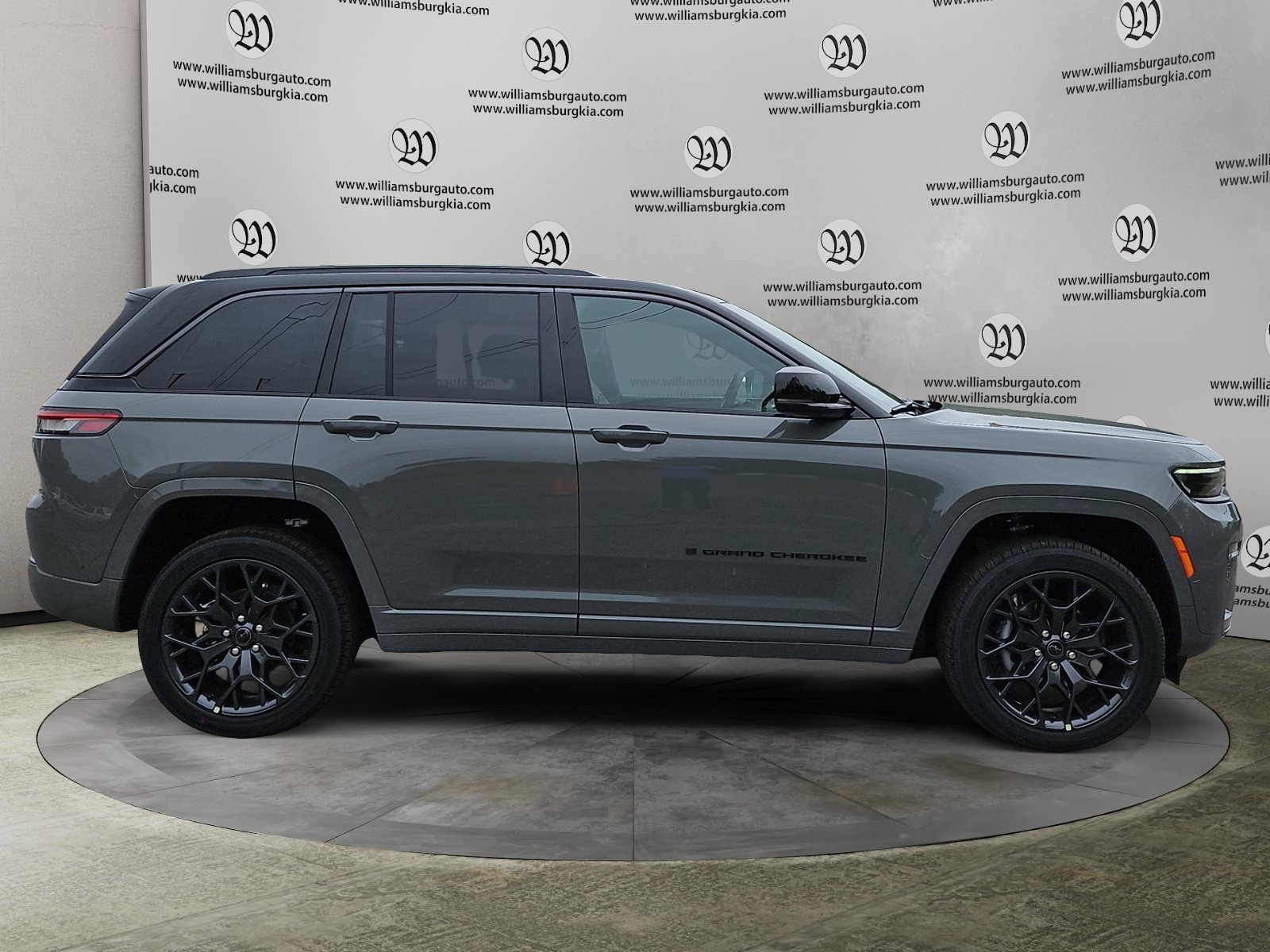 New 2027 Jeep Grand Cherokee Summit w/ Adv Protech Group IV AWD/4WD image 6