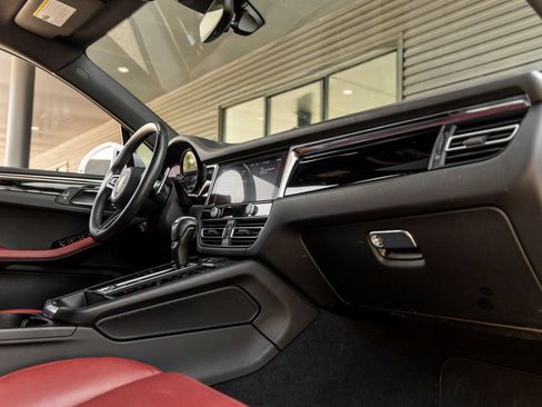 Certified 2023 Porsche Macan AWD/4WD image 45