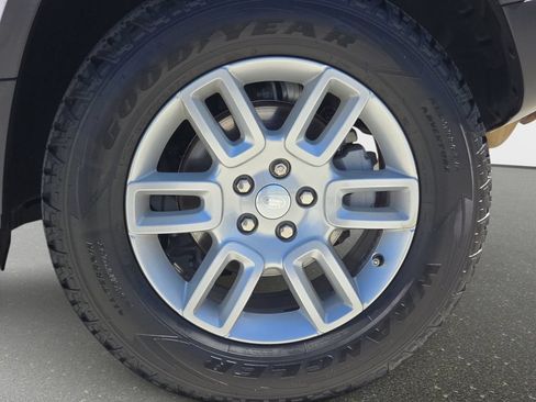 Used 2023 Land Rover Defender 110 S AWD/4WD image 32