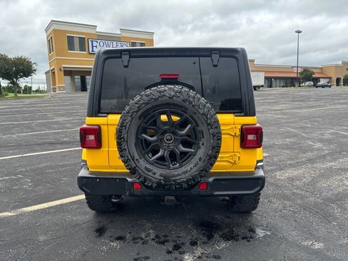 Used 2019 Jeep Wrangler Unlimited Sahara w/ Dual Top Group AWD/4WD image 6