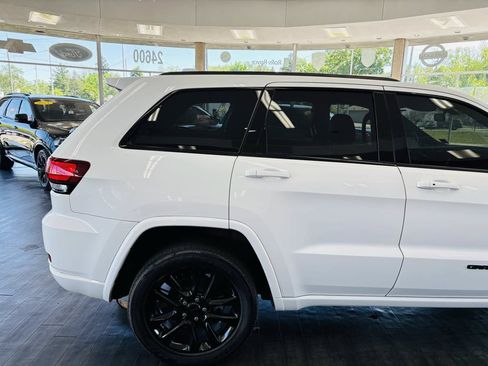 Used 2021 Jeep Grand Cherokee Laredo X AWD/4WD image 5