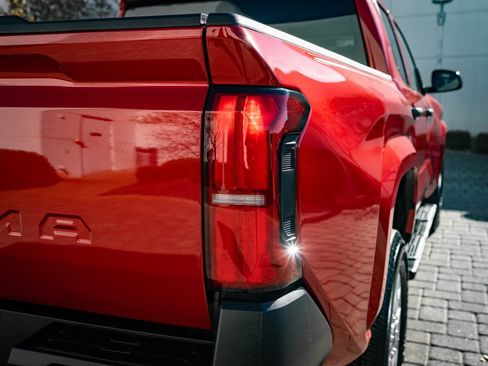 Used 2025 Toyota Tacoma SR image 9