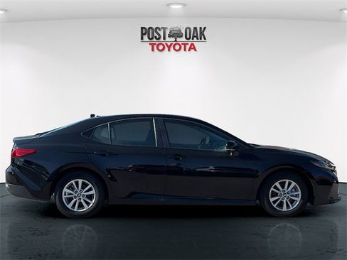 Used 2025 Toyota Camry LE image 8