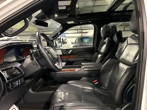 Used 2023 Lincoln Navigator L Reserve AWD/4WD image 10