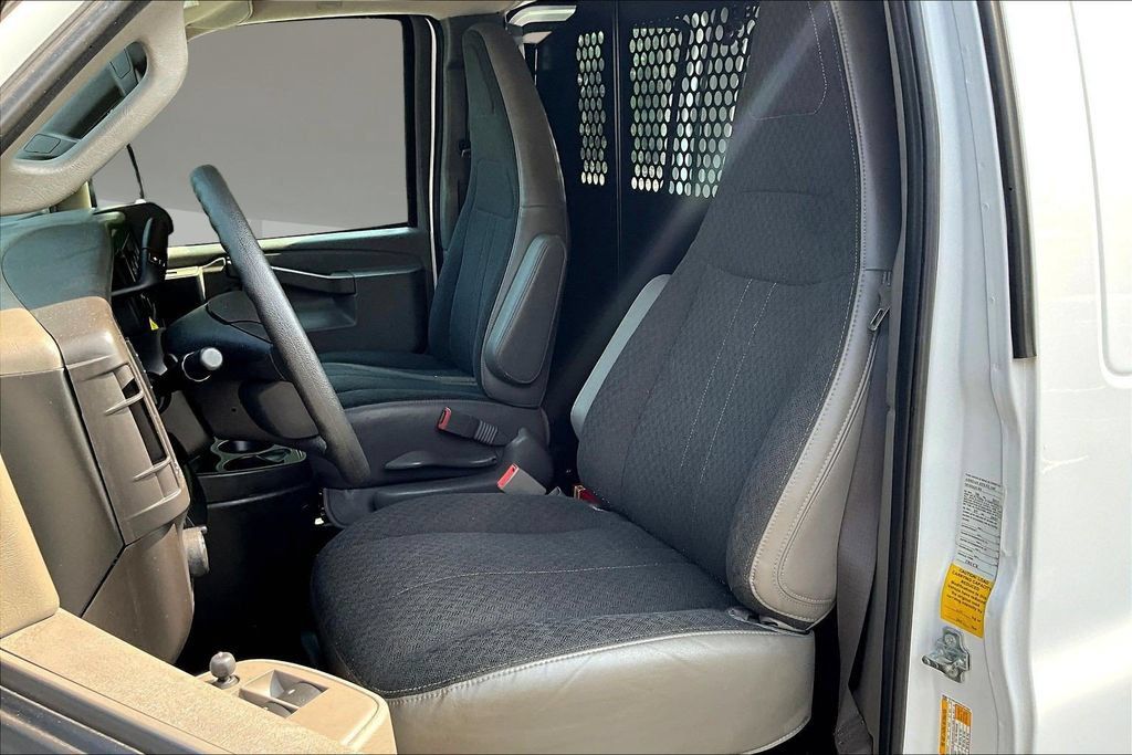 Used 2025 Chevrolet Express 2500 w/ Driver Convenience Package RWD image 18