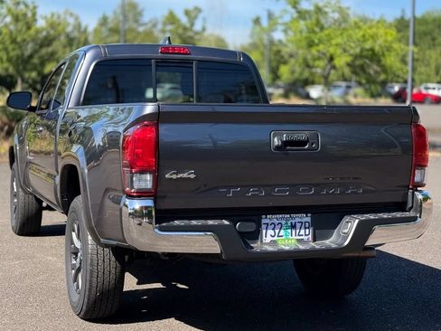 Used 2021 Toyota Tacoma SR5 w/ SR5 Appearance Package (SM) AWD/4WD image 3