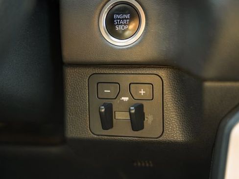 Used 2023 Toyota Tundra Platinum AWD/4WD image 28