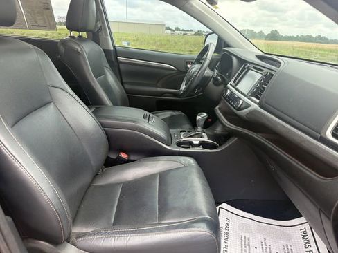 Used 2019 Toyota Highlander Limited FWD image 17