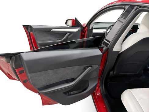 Certified 2023 Tesla Model Y Long Range AWD/4WD image 10