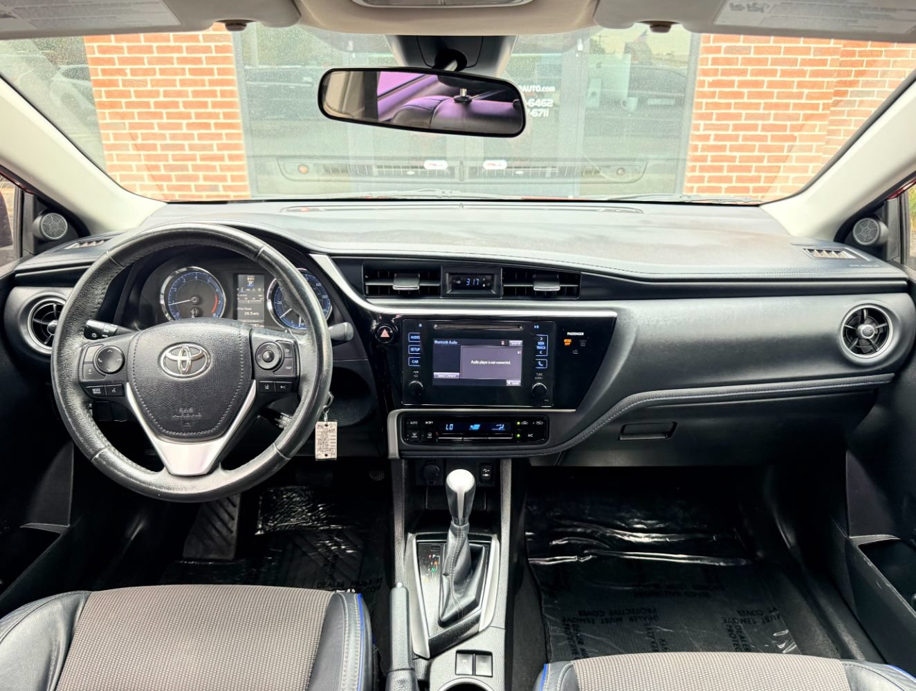 Used 2017 Toyota Corolla SE w/ Carpet Mat Package (TMS) FWD image 13