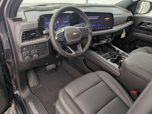 New 2026 Chevrolet Suburban LT image 2