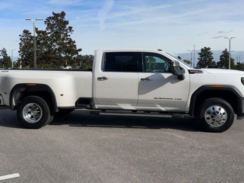 Used 2024 GMC Sierra 3500 SLT w/ SLT Premium Package image 9