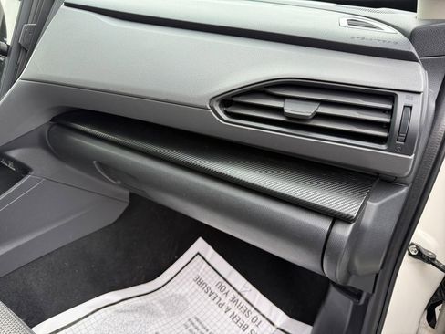 Used 2024 Subaru Crosstrek 2.0i Premium image 18