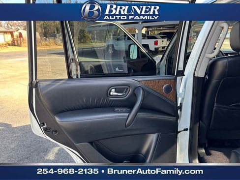 Used 2016 INFINITI QX80 2WD w/ Driver's Assistance Package image 13