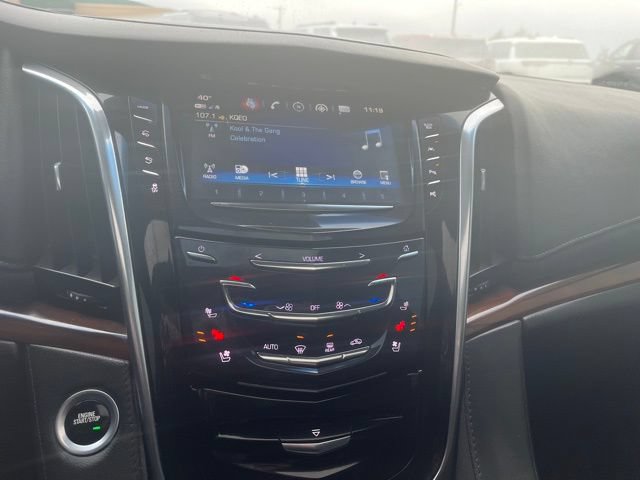 Used 2019 Cadillac Escalade ESV Luxury AWD/4WD image 39