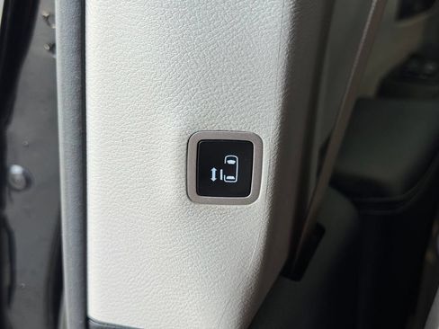 Used 2023 Chrysler Voyager LX FWD image 19