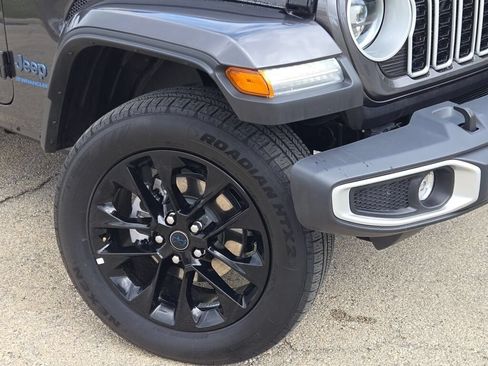 Certified 2025 Jeep Wrangler Unlimited Sahara w/ Safety Group AWD/4WD image 3