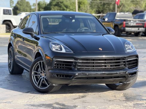 Used 2023 Porsche Cayenne Coupe w/ Premium Package AWD/4WD image 3