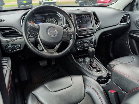 Used 2019 Jeep Cherokee Trailhawk w/ Cold Weather Group image 13