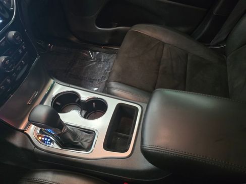 Certified 2022 Jeep Grand Cherokee Laredo X image 25