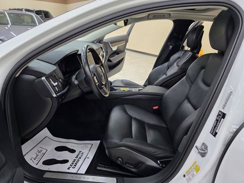 Used 2017 Volvo S90 T5 Momentum w/ Vision Package FWD image 18