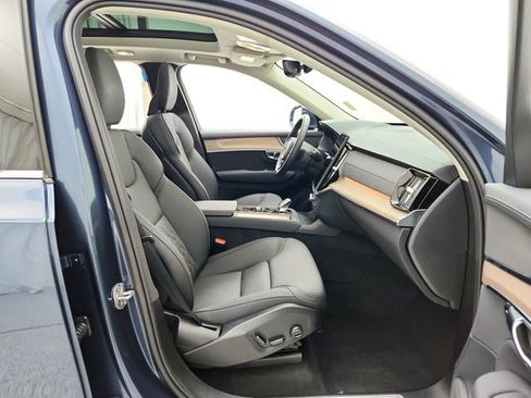 Used 2025 Volvo XC90 B6 Plus AWD/4WD image 18