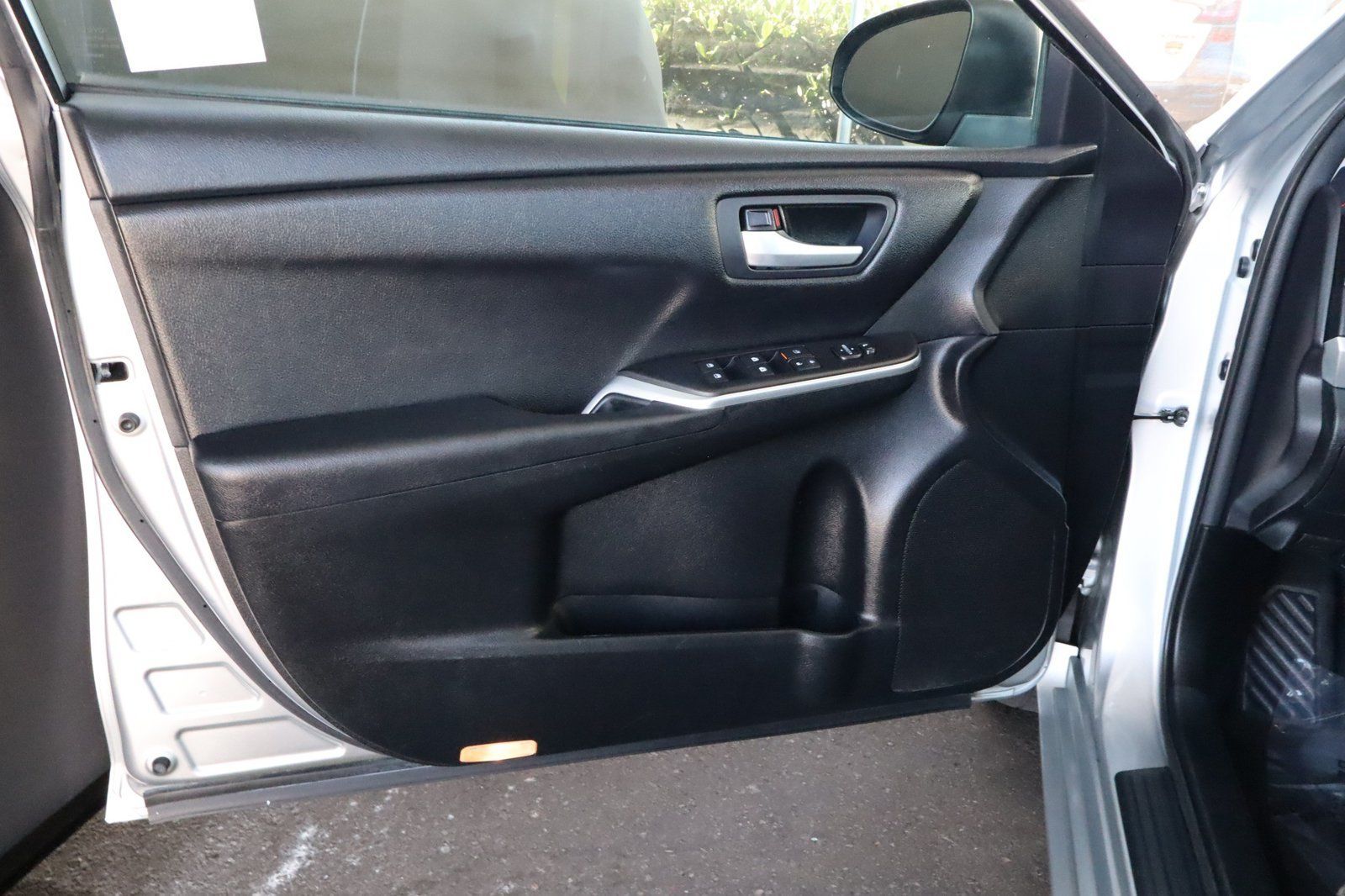 Used 2017 Toyota Camry SE FWD image 18
