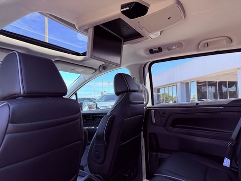 New 2026 Honda Odyssey Touring image 17