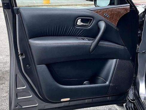 Used 2015 INFINITI QX80 4WD w/ Theater Package image 22