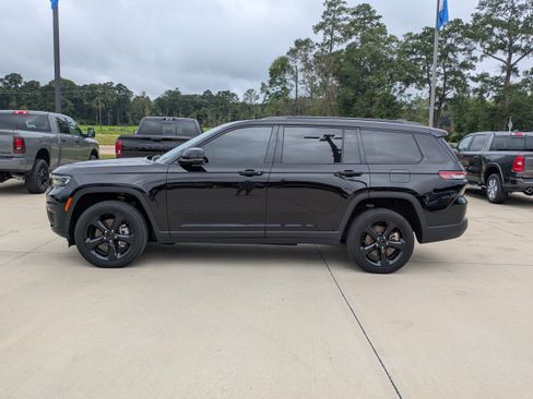 Used 2024 Jeep Grand Cherokee L Altitude RWD image 5