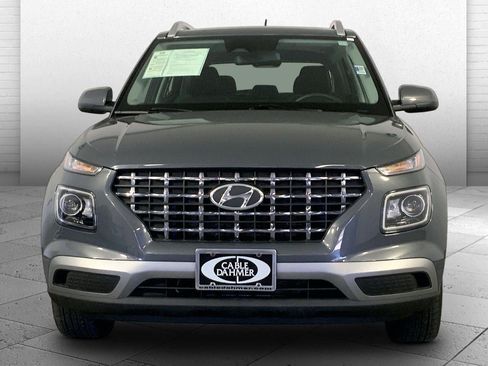 Used 2025 Hyundai Venue SEL FWD image 2