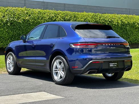 Certified 2025 Porsche Macan AWD/4WD image 3