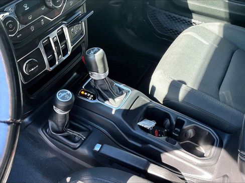 Used 2020 Jeep Wrangler Unlimited Sahara image 18