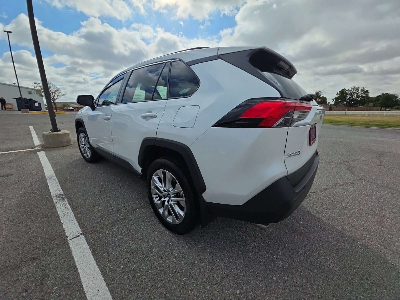 Used 2025 Toyota RAV4 XLE Premium FWD image 5