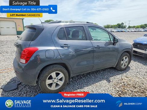 Used 2016 Chevrolet Trax LT w/ LT Convenience Package FWD image 4