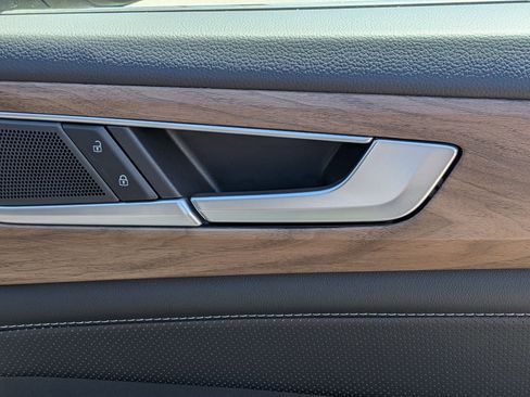 New 2026 Volkswagen Atlas SE FWD image 33