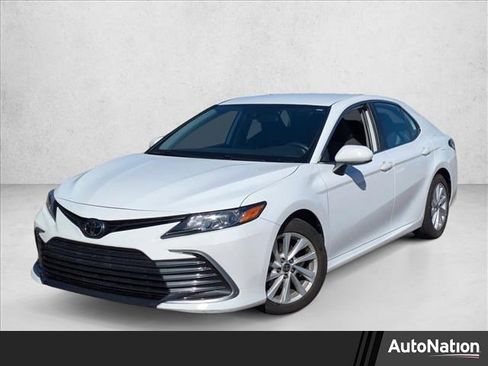Used 2022 Toyota Camry LE image 1