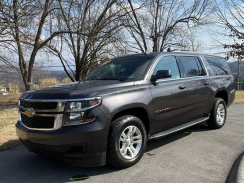 Used 2018 Chevrolet Suburban LT image 5